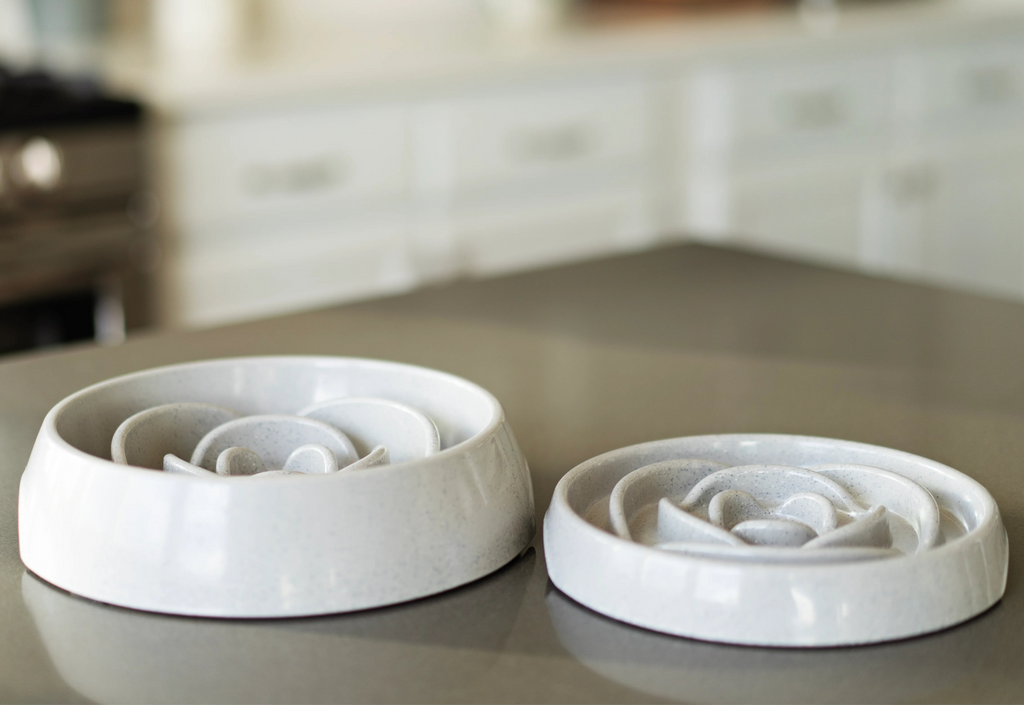 Two sizes of slow feeders made of virtually unbreakable melamine